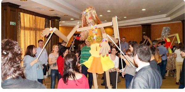 GIANT PUPPET SHOW